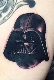 czarny realistyczny wzór tatuażu na kasku Dartha Vadera