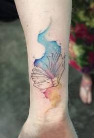 un conxunto de tatuaxes de cores en estilo acuarela escuro