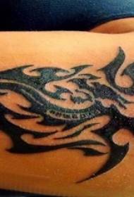 fiúk a fekete vonal kreatív uralkodó totem tetoválás képet