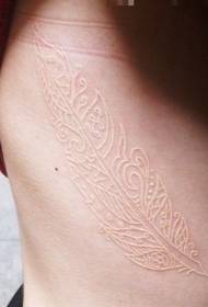 rebro bijelo perje ličnost nevidljivi uzorak tetovaže