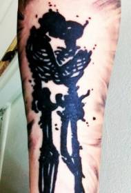 poljubljanje črnega vzorca tatoo