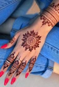 Indian Henna Hannah handgeschilderde tattoo kunstwerk waardering