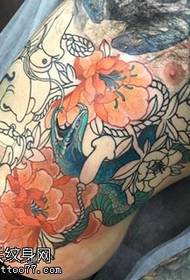 pun uzorka tetovaže cvijeta prajna