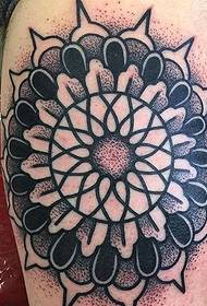 Ẹgbẹ kan ti awọn apẹrẹ tatuu mandala jẹ itura