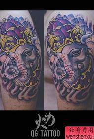 bras populaire très beau motif de tatouage d'éléphant