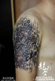 modello di tatuaggio classico elefante spalla