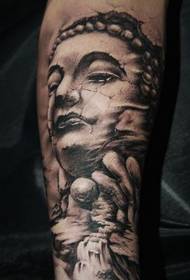 braso ng bato na inukit sa pattern ng tattoo ng Buddha