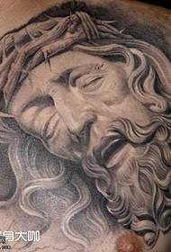 modeli i tatuazhit në kraharorin e Jezusit