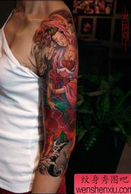 Цветочный узор с татуировкой Guanyin Lotus