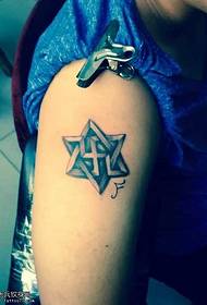 lengan corak tattoo bintang bertekstur enam