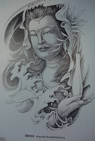 vétéran tatouer un motif de tatouage Guanyin pour que tout le monde puisse en profiter