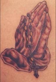 klasične molitvene roke s križnim vzorcem tatoo