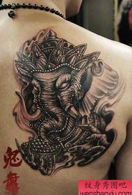 αρσενικό πίσω σούπερ δροσερό αυταρχικός μοτίβο τατουάζ ελέφαντας