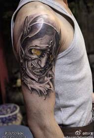 bra nwa gri tankou modèl tatoo