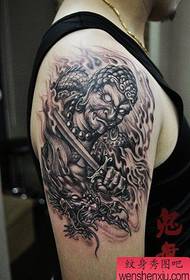 a cool arm of a moving king tattoo pattern