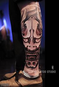 ຮູບແບບ tattoo ໃຫຍ່ calf