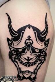 armachtig totem tattoo patroon