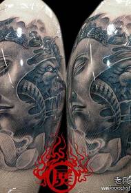 brazo diaño fresco clásico e patrón de tatuaxe de Buda
