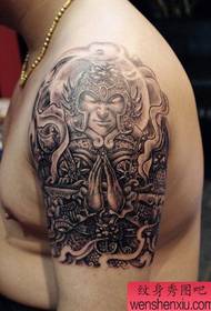 Braccio bellissimo modello di tatuaggio Wei Wei Buddha