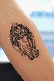 Меҳвари мисли намунаҳои худои tattoo