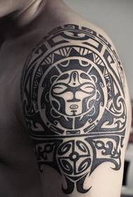 foto alternativa del modello del tatuaggio del totem di Maya retro alternativa