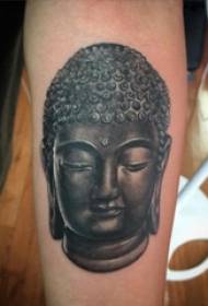 egy buddha kreatív és kifinomult alakja egy tetoválásává