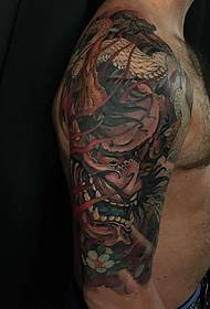 Stor arm som ett tatueringsmönster