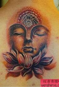 tilbake klassisk fargerikt tatoveringsmønster i Buddha-hodet