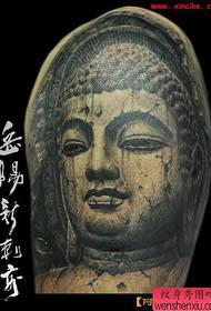 mannlig arm klassisk mote steinhuggeri tatoveringsmønster i Buddha-hodet