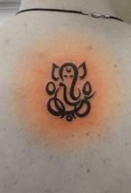 tatuaggio totem dio elefante semplice colore posteriore