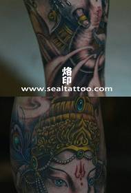 modello di tatuaggio classico elefante gamba maschio