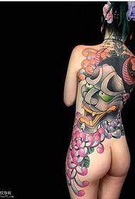 Pattern di tatuaggi di crisantemu chianu