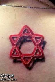 ar ais patrún dearg tattoo sé réalta