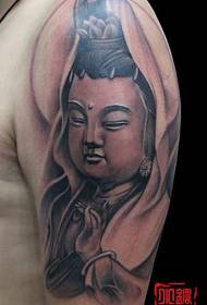 un brazo sonriente cara Guanyin tatuaje patrón