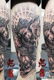 svart og hvit elefant tatoveringsmønster av det populære klassiske benet