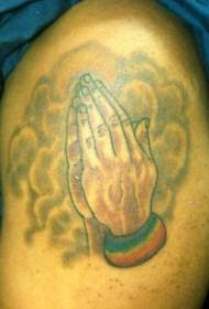 Tangan doa berwarna kaki di awan tato