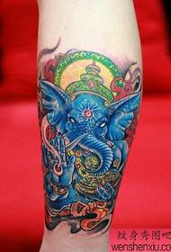 rangi ya baridi kama tatoo kwenye miguu