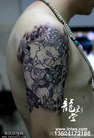 modello di tatuaggio di elefante tatuato sulla spalla