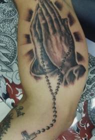 arm bön hand och radband tatuering bild