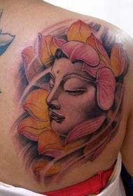 knabinaj ŝultroj klasika bonaspekta Budho-kapo lotuso tatuaje