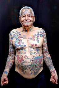 Indijos Gineso Rishi ir jo viso kūno vėliavos tatuiruotė