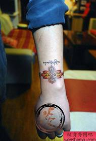 ένα μικρό μοτίβο τατουάζ διαμαντιών για τα κορίτσια 157428-Μαύρο και άσπρο τατουάζ ελέφαντας στο κλασικό πόδι