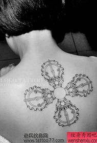 bellissimo modello di tatuaggio Vajra dall'aspetto retro