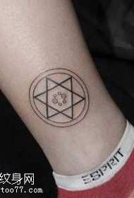 mały sześcioramienny wzór tatuażu gwiazdy