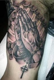 Manja Akulu Aopemphera ndi Mtanda wa tattoo ya Rosary ya Mtanda