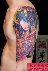 panangan warna Jepang pola tato geisha kageulisan