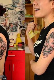 bras comme motif de tatouage de dieu