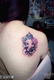 váll kis elefánt isten tetoválás minta