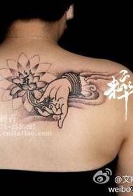 Flickor tillbaka populära vackra bergamot lotus tatuering mönster