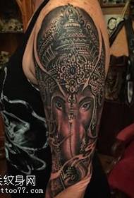 tatouage épaule royal éléphant